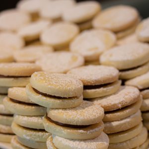 Alfajores Clásicos y  de Chocolate